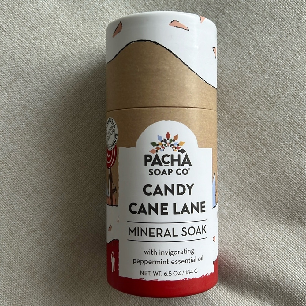 NEW- Pacha Soap Co. Candy Cane Lane Mineral Soak